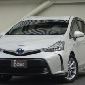2015 Toyota Prius Alpha pearl gasoline used car Japan export