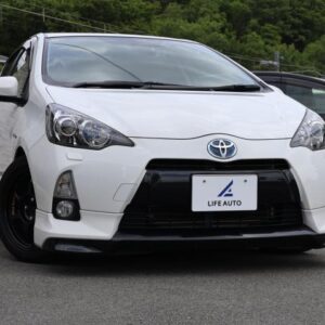 2013 Toyota Aqua white hybrid used car Japan export
