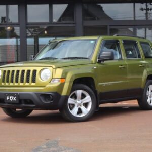 2013 Chrysler Jeep Jeep Patriot green gasoline used car Japan export