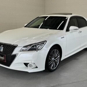 2014 Toyota Crown Hybrid pearl hybrid used car Japan export