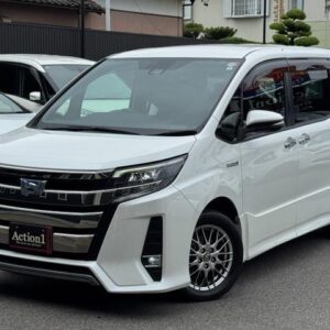 2018 Toyota Noah pearl hybrid used car Japan export