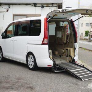 2010 Nissan Serena white gasoline used car Japan export