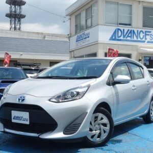 2021 Toyota Aqua silver gasoline used car Japan export