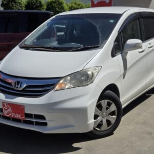 2013 Honda Freed pearl gasoline used car Japan export