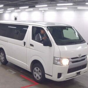 2018 Toyota Hiace Van white diesel used car Japan export