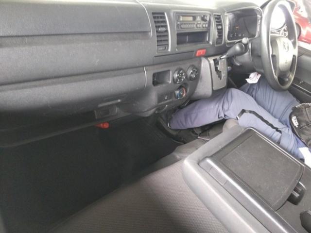 Ref:AUX-24264904 TOYOTA HIACE VAN 2017 4 Ref:AUX-24264904 TOYOTA HIACE VAN 2017 - Image 4
