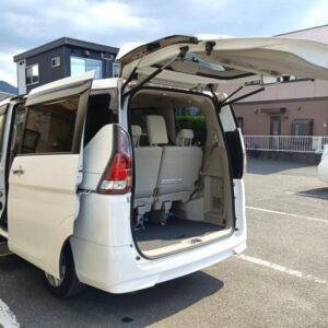 2017 Nissan Serena white gasoline used car Japan export