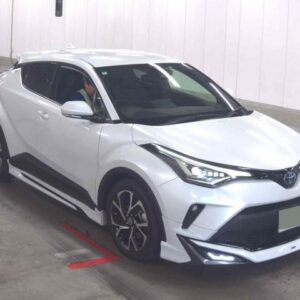 2022 Toyota C-Hr pearl gasoline used car Japan export