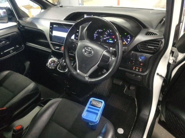 Ref:AUX-24265398 TOYOTA NOAH 2021 3 Ref:AUX-24265398 TOYOTA NOAH 2021 - Image 3