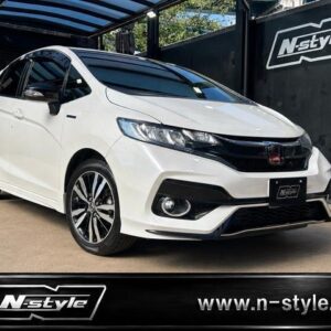 2019 Honda Fit Hybrid white gasoline used car Japan export