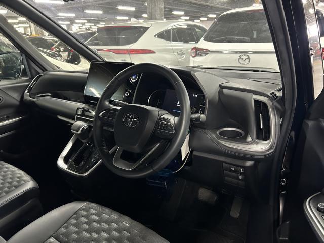 Ref:AUX-24280641 TOYOTA VOXY 2023 3 Ref:AUX-24280641 TOYOTA VOXY 2023 - Image 3