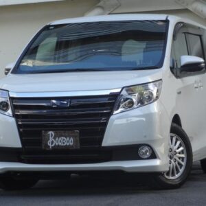 2014 Toyota Noah pearl hybrid used car Japan export
