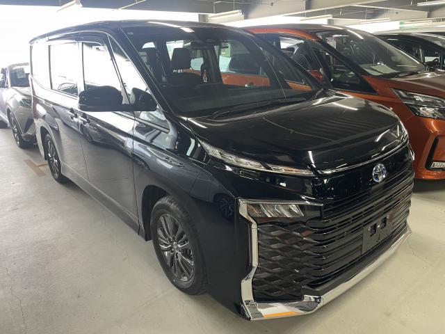 Ref:AUX-24285437 TOYOTA VOXY 2023 1 2023 Toyota Voxy black hybrid used car Japan export