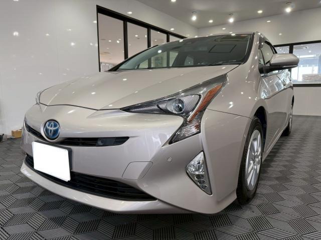 Ref:AUX-24297574 TOYOTA PRIUS 2018 1 2018 Toyota Prius silver hybrid used car Japan export