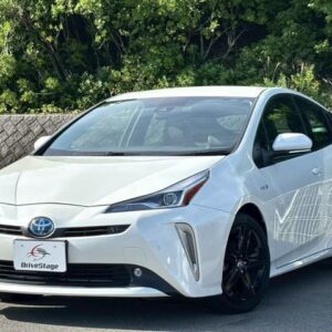 2019 Toyota Prius pearl hybrid used car Japan export