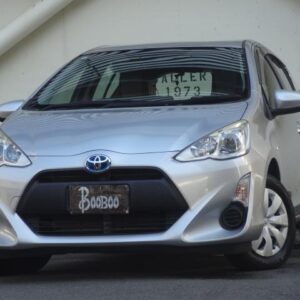 2015 Toyota Aqua silver gasoline used car Japan export