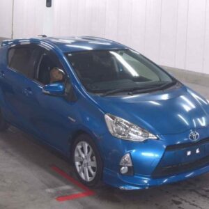 2013 Toyota Aqua blue gasoline used car Japan export