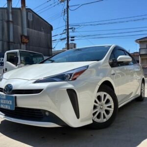2019 Toyota Prius pearl hybrid used car Japan export
