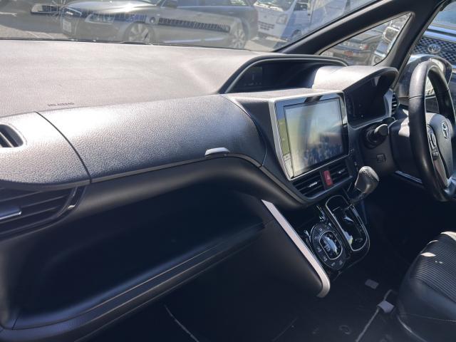 Ref:AUX-24320181 TOYOTA VOXY 2018 10 Ref:AUX-24320181 TOYOTA VOXY 2018 - Image 10