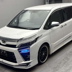 2019 Toyota Voxy pearl gasoline used car Japan export