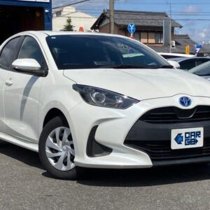 2021 Toyota Yaris pearl hybrid used car Japan export