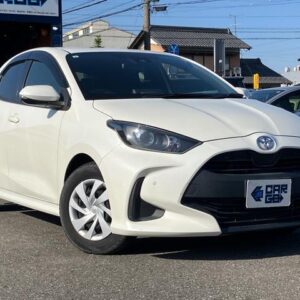 2020 Toyota Yaris pearl gasoline used car Japan export