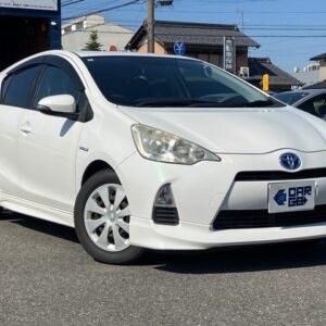 2012 Toyota Aqua pearl hybrid used car Japan export