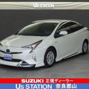 2017 Toyota Prius pearl gasoline used car Japan export