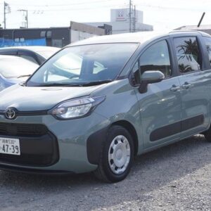 2024 Toyota Sienta gray gasoline used car Japan export
