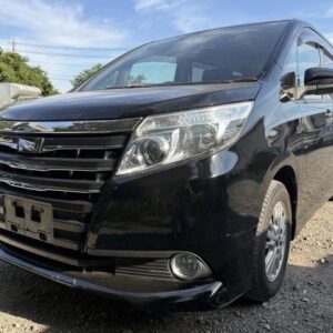 2017 Toyota Noah black gasoline used car Japan export