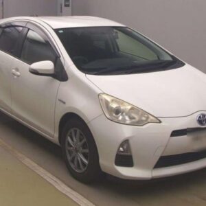 2013 Toyota Aqua pearl gasoline used car Japan export