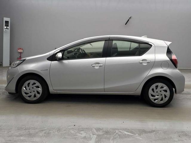 Ref:AUX-24340516 TOYOTA AQUA 2019 12 Ref:AUX-24340516 TOYOTA AQUA 2019 - Image 12