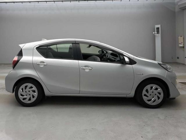 Ref:AUX-24340516 TOYOTA AQUA 2019 13 Ref:AUX-24340516 TOYOTA AQUA 2019 - Image 13
