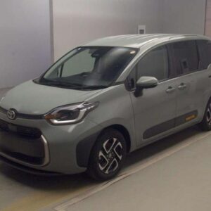 2023 Toyota Sienta green gasoline used car Japan export