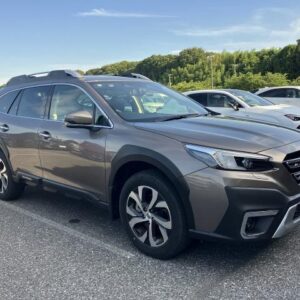 2022 Subaru Legacy Outback pearl gasoline used car Japan export