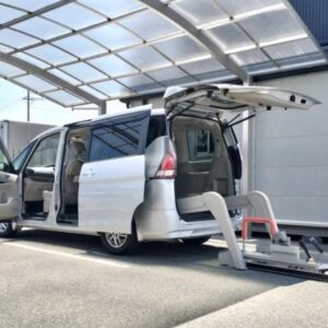 2017 Nissan Serena silver gasoline used car Japan export