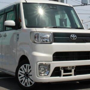 2018 Toyota Pixis Mega white gasoline used car Japan export