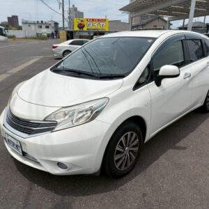 2013 Nissan Note pearl gasoline used car Japan export