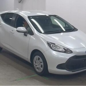 2023 Toyota Aqua pearl gasoline used car Japan export