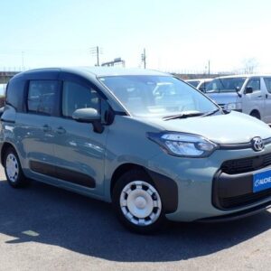 2024 Toyota Sienta green hybrid used car Japan export