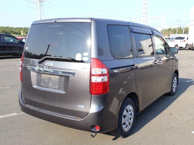 Ref:AUX-24361981 TOYOTA NOAH 2011 14 Ref:AUX-24361981 TOYOTA NOAH 2011 - Image 14