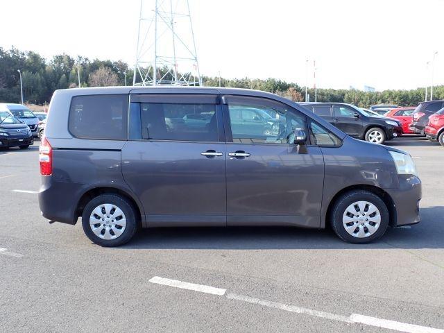 Ref:AUX-24361981 TOYOTA NOAH 2011 4 Ref:AUX-24361981 TOYOTA NOAH 2011 - Image 4