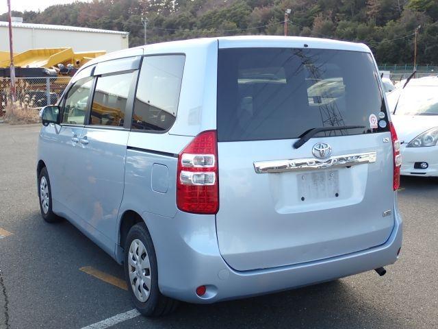Ref:AUX-24365311 TOYOTA NOAH 2013 14 Ref:AUX-24365311 TOYOTA NOAH 2013 - Image 14