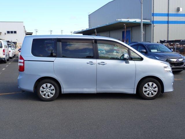 Ref:AUX-24365311 TOYOTA NOAH 2013 4 Ref:AUX-24365311 TOYOTA NOAH 2013 - Image 4