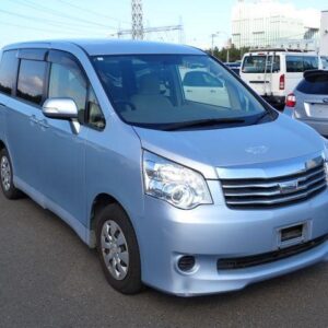 2013 Toyota Noah blue gasoline used car Japan export