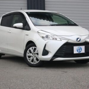2017 Toyota Vitz pearl hybrid used car Japan export