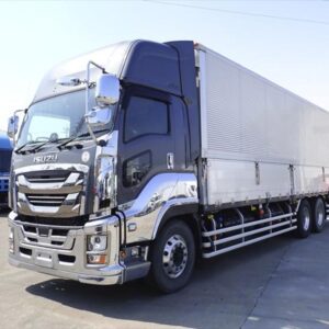 2023 Isuzu Giga black diesel used car Japan export