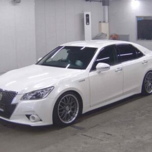 2013 Toyota Crown Hybrid pearl gasoline used car Japan export