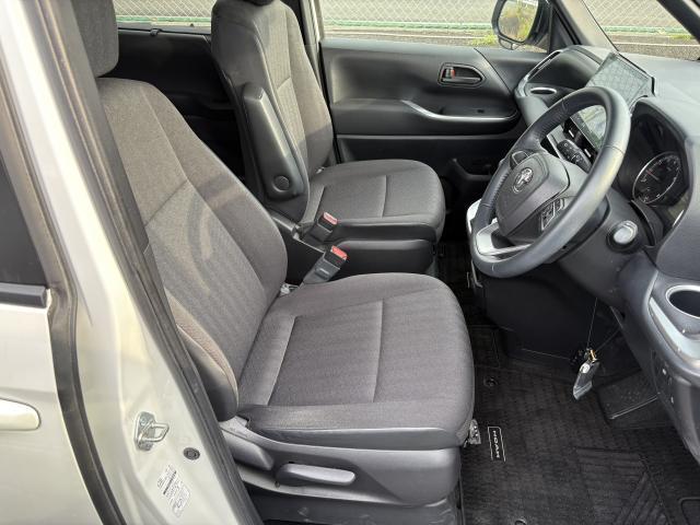 Ref:AUX-24411041 TOYOTA NOAH 2022 8 Ref:AUX-24411041 TOYOTA NOAH 2022 - Image 8