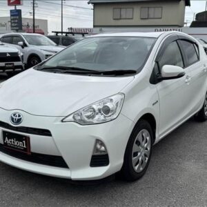 2014 Toyota Aqua pearl gasoline used car Japan export